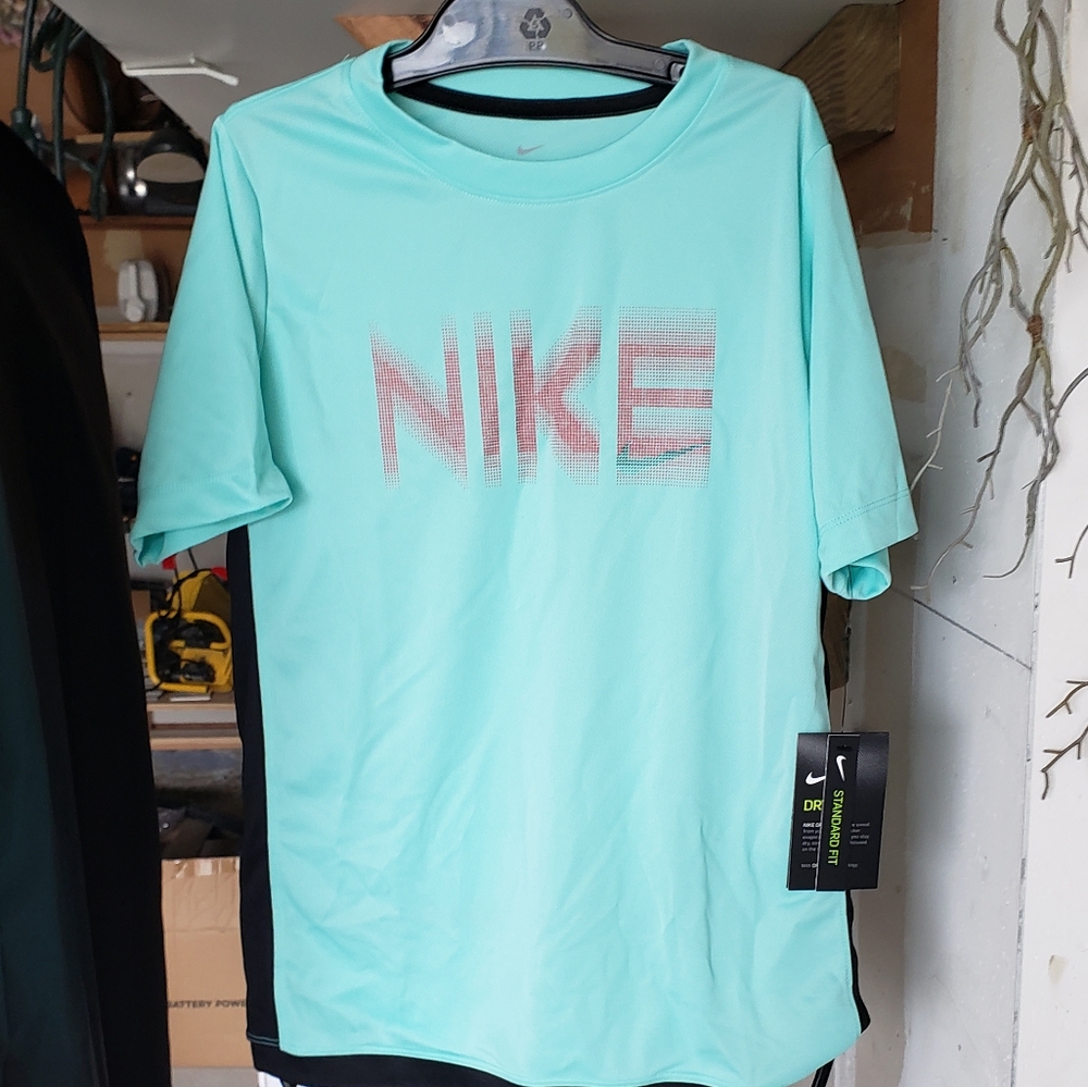 Two Nike Shirts Youth Boys T NWT